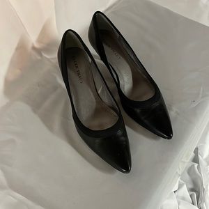 Ellen Tracy black fabric and leather 2 1/2 heel pump.